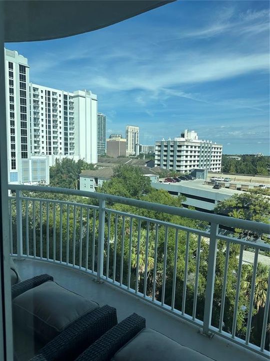 Activo con contrato: $4,000 (2 camas, 2 baños, 2120 Pies cuadrados)