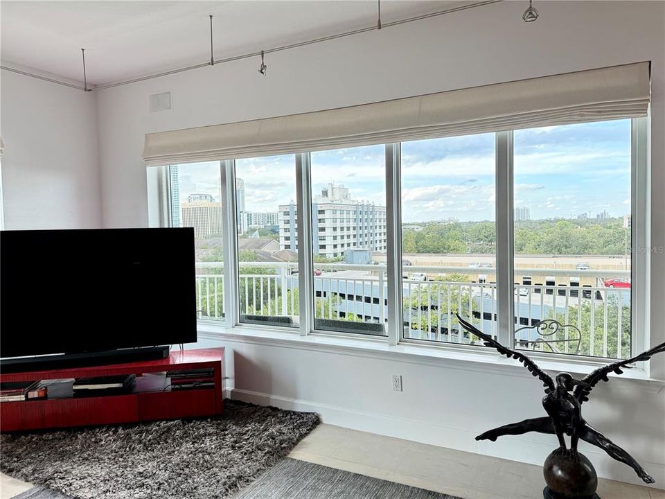 Activo con contrato: $4,000 (2 camas, 2 baños, 2120 Pies cuadrados)