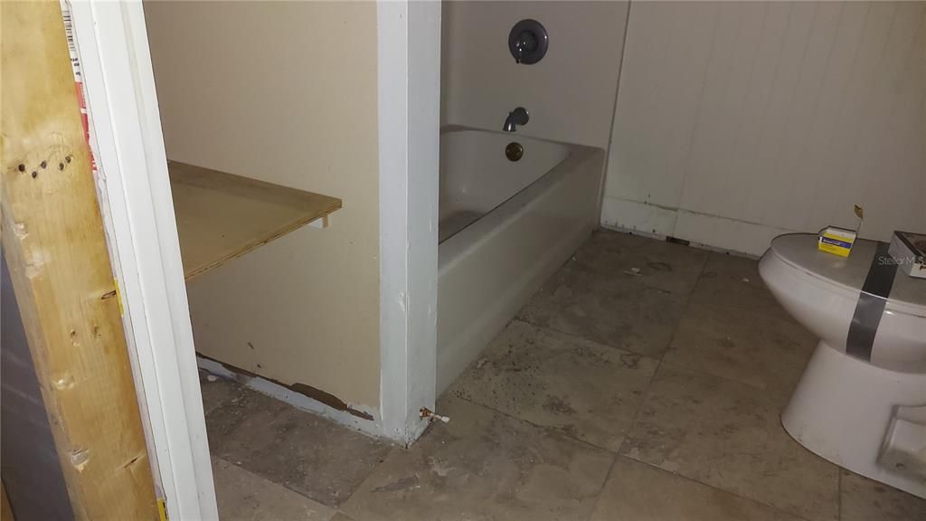 Active With Contract: $114,900 (3 beds, 2 baths, 1136 Square Feet)