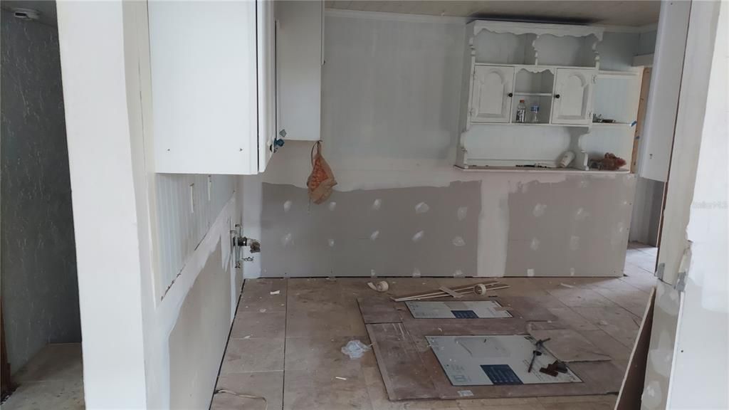 Active With Contract: $114,900 (3 beds, 2 baths, 1136 Square Feet)