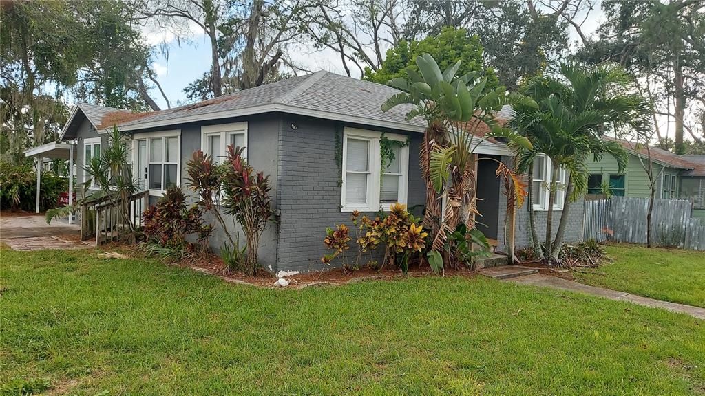 Active With Contract: $114,900 (3 beds, 2 baths, 1136 Square Feet)