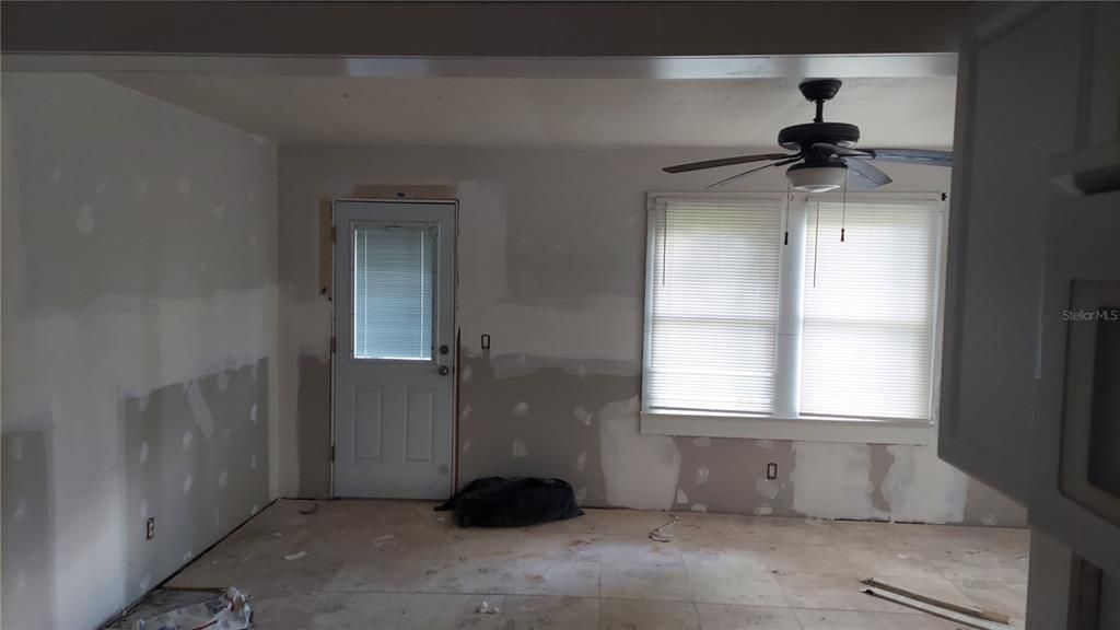 Active With Contract: $114,900 (3 beds, 2 baths, 1136 Square Feet)