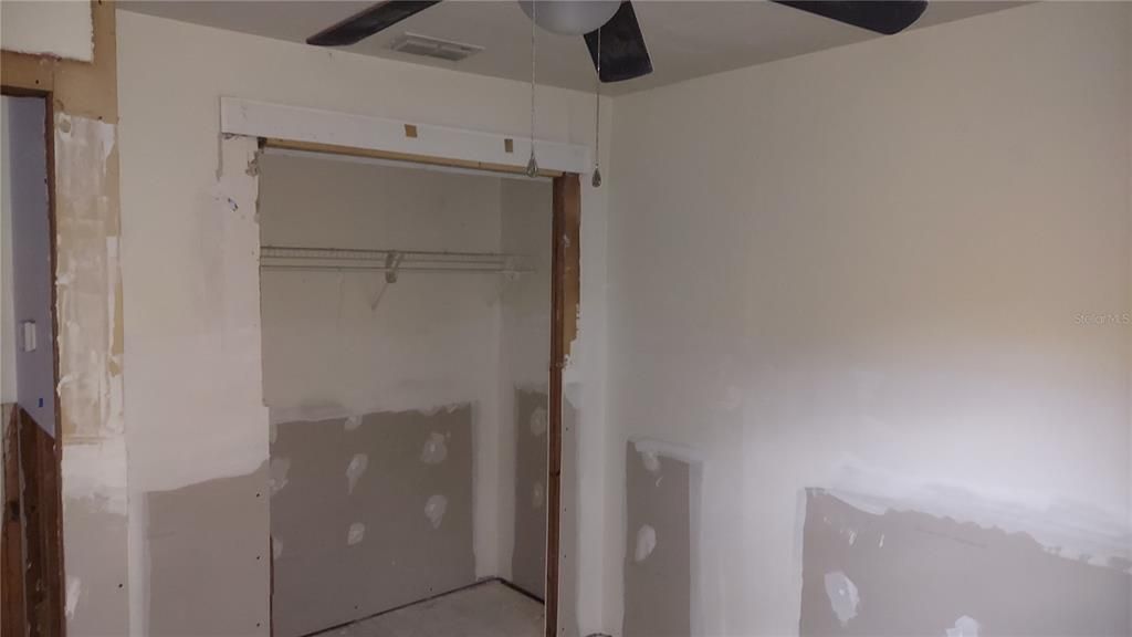 Active With Contract: $114,900 (3 beds, 2 baths, 1136 Square Feet)