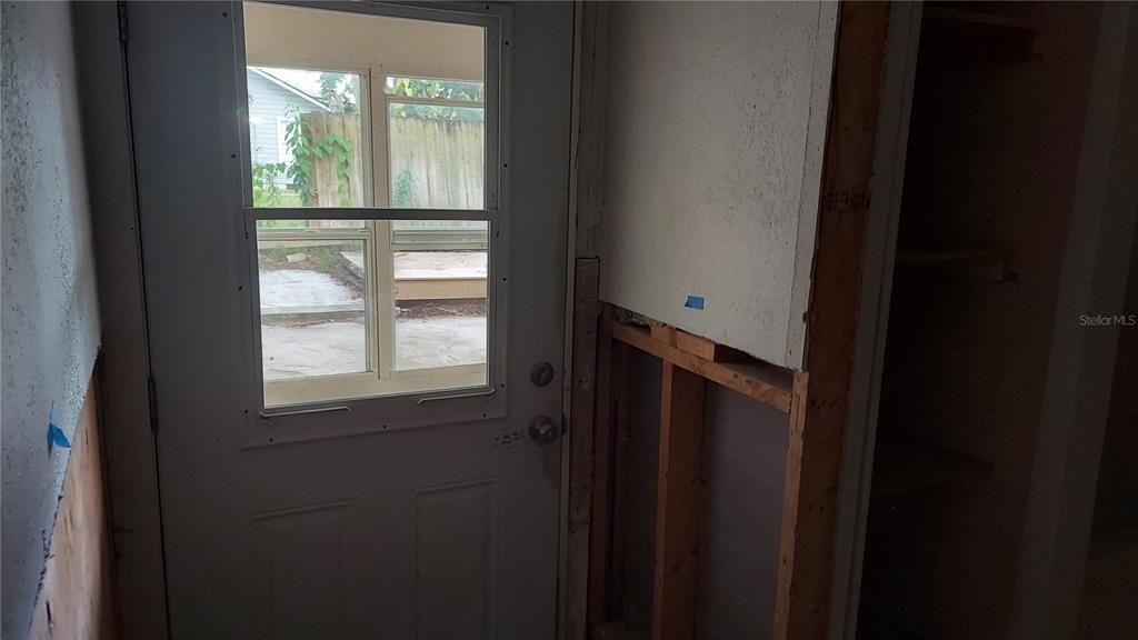 Active With Contract: $114,900 (3 beds, 2 baths, 1136 Square Feet)