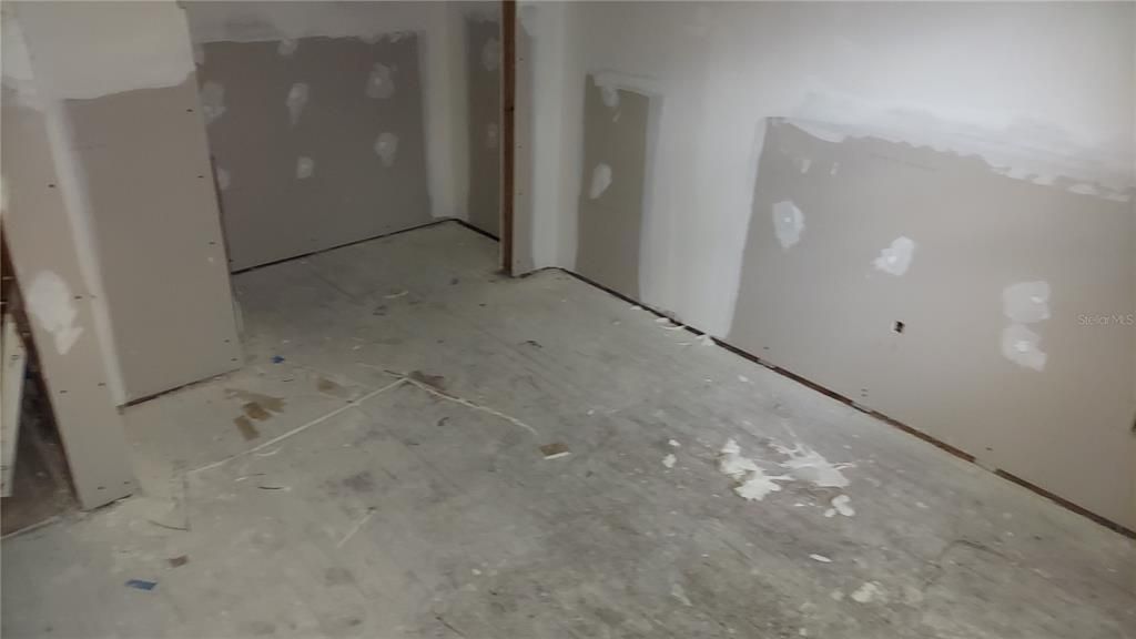 Active With Contract: $114,900 (3 beds, 2 baths, 1136 Square Feet)