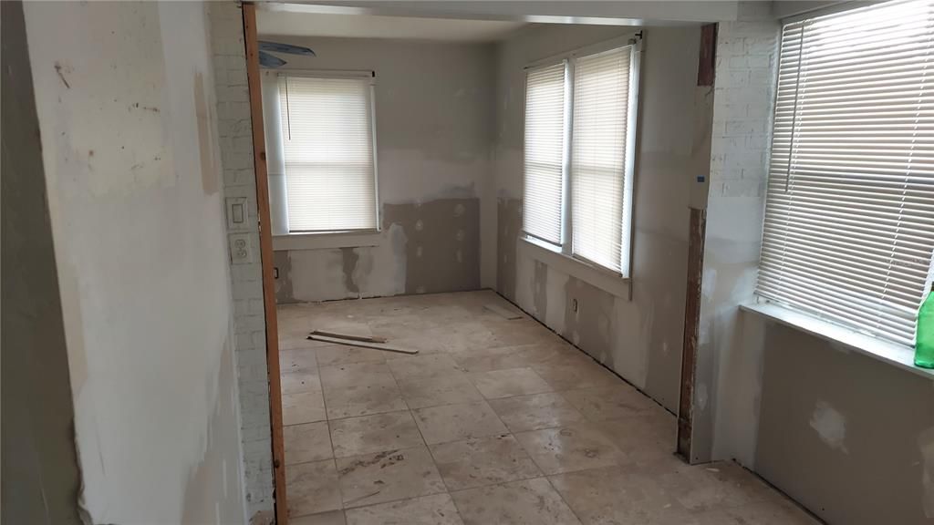 Active With Contract: $114,900 (3 beds, 2 baths, 1136 Square Feet)