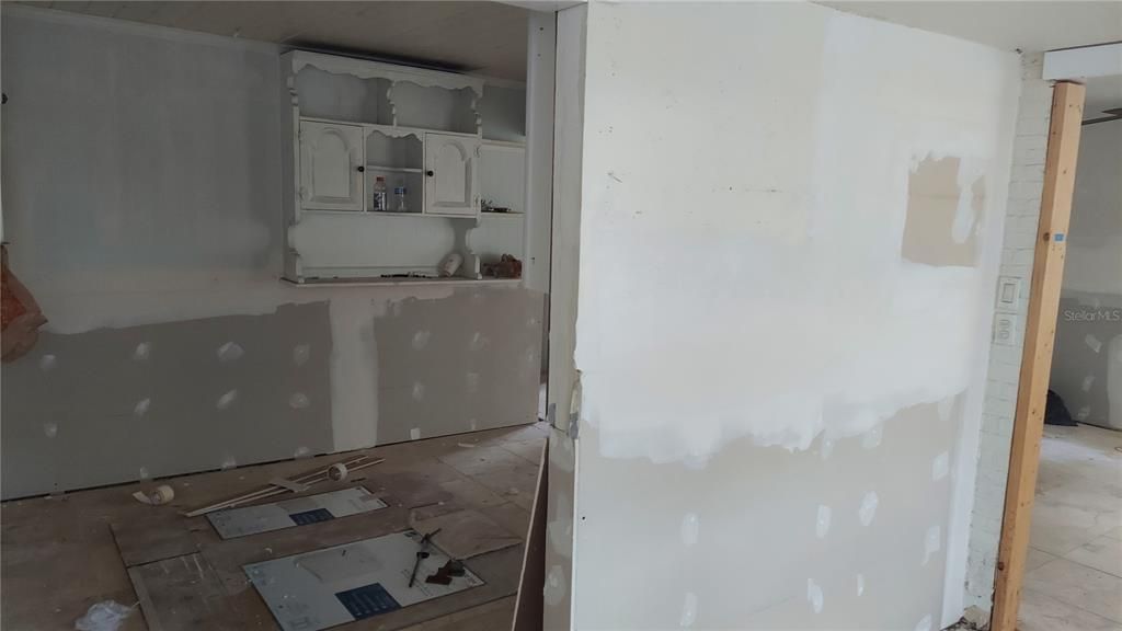 Active With Contract: $114,900 (3 beds, 2 baths, 1136 Square Feet)