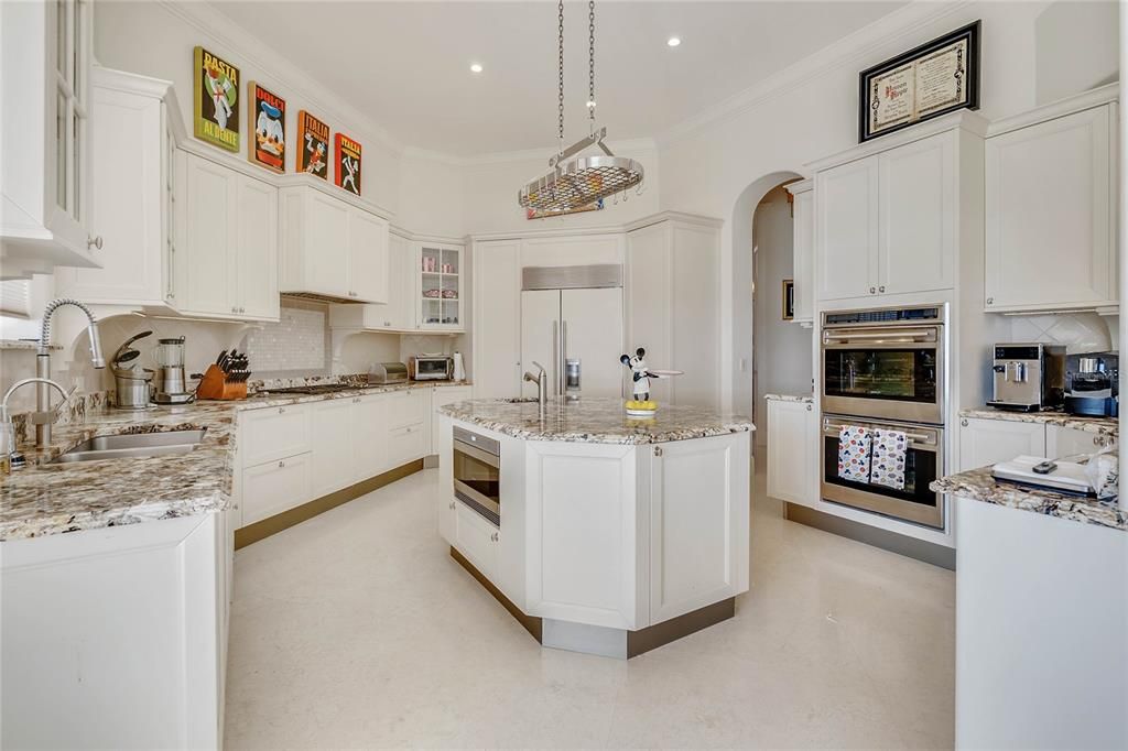 For Sale: $4,700,000 (6 beds, 6 baths, 6790 Square Feet)