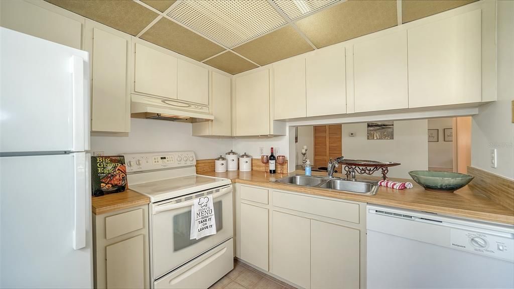 合同活跃: $199,000 (2 贝兹, 2 浴室, 1208 平方英尺)