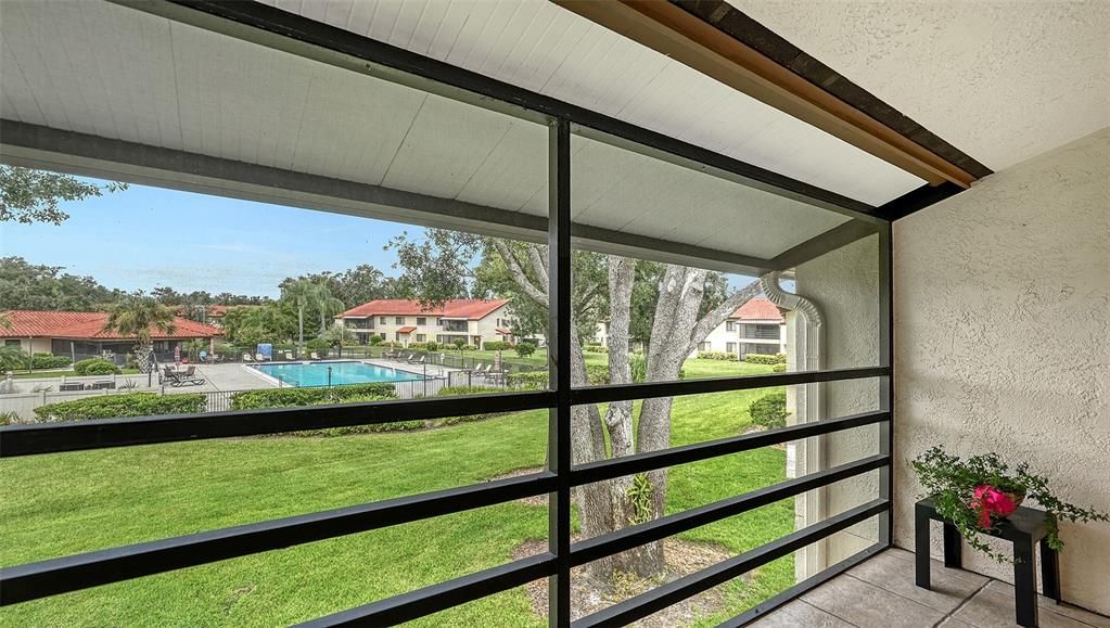 合同活跃: $199,000 (2 贝兹, 2 浴室, 1208 平方英尺)