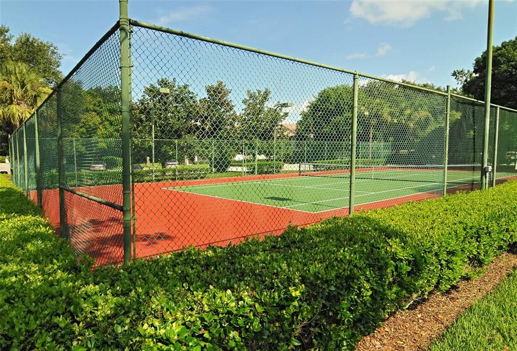 合同活跃: $199,000 (2 贝兹, 2 浴室, 1208 平方英尺)