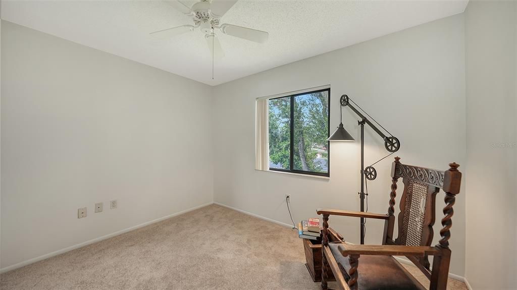 合同活跃: $199,000 (2 贝兹, 2 浴室, 1208 平方英尺)