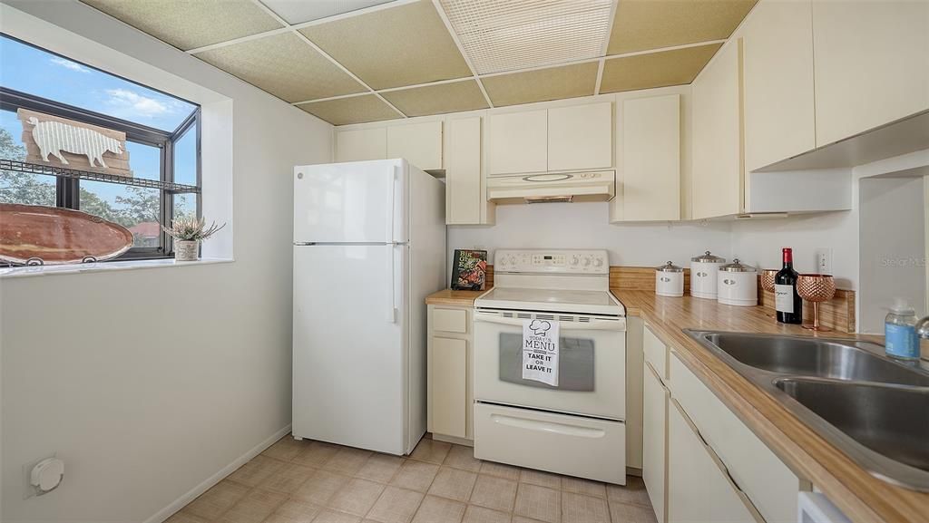 合同活跃: $199,000 (2 贝兹, 2 浴室, 1208 平方英尺)