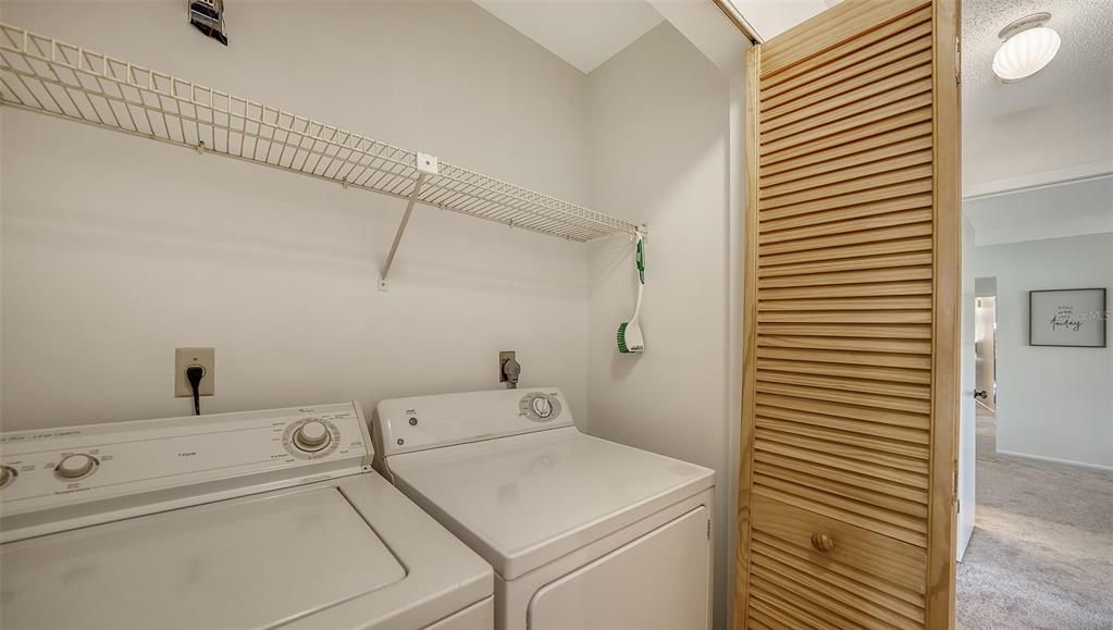 合同活跃: $199,000 (2 贝兹, 2 浴室, 1208 平方英尺)