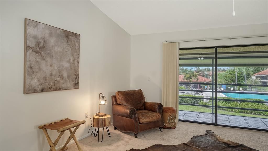 合同活跃: $199,000 (2 贝兹, 2 浴室, 1208 平方英尺)