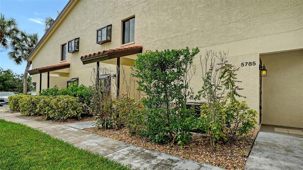 合同活跃: $199,000 (2 贝兹, 2 浴室, 1208 平方英尺)