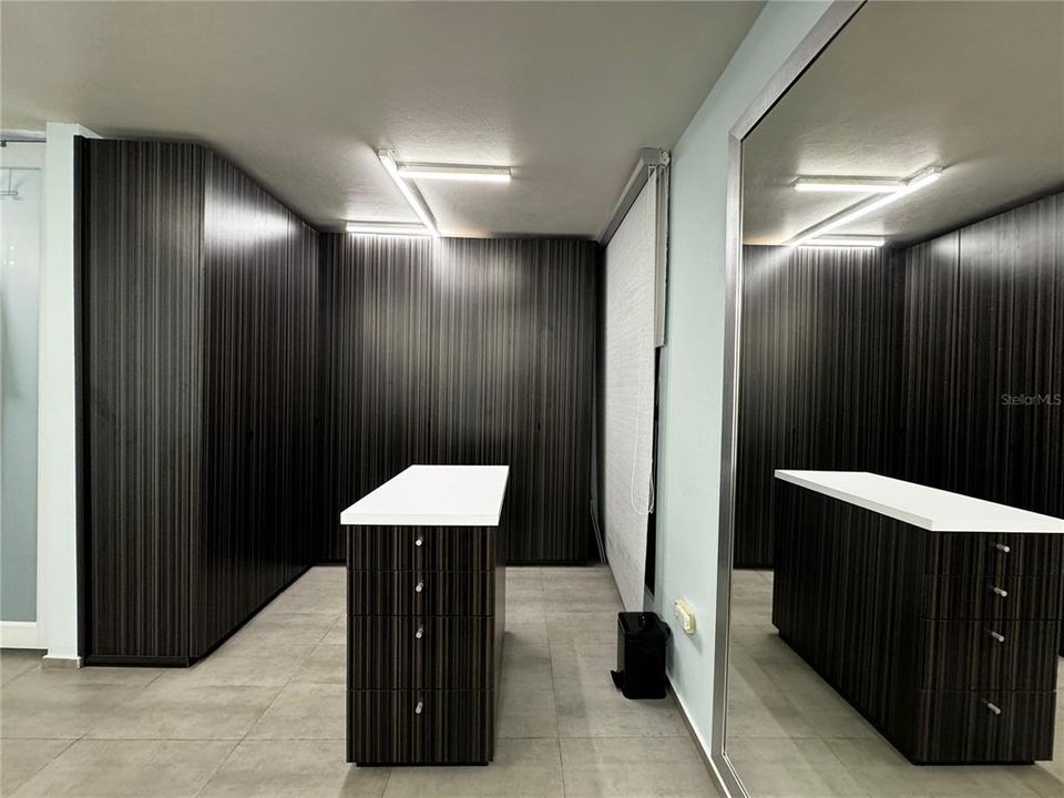 Под контрактом: $895,000 (3 спален, 3 ванн, 2265 Квадратных фут)