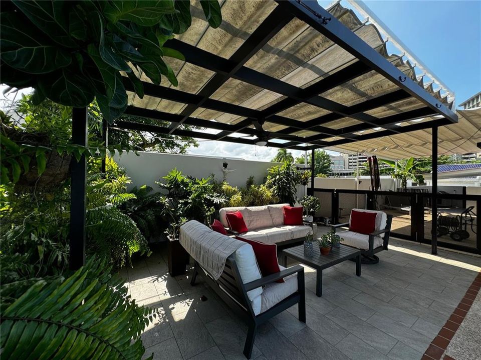 Под контрактом: $895,000 (3 спален, 3 ванн, 2265 Квадратных фут)