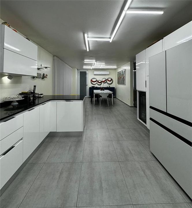 Под контрактом: $895,000 (3 спален, 3 ванн, 2265 Квадратных фут)