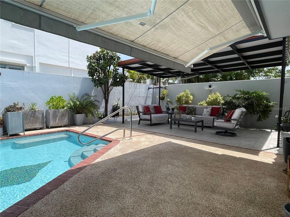 Под контрактом: $895,000 (3 спален, 3 ванн, 2265 Квадратных фут)