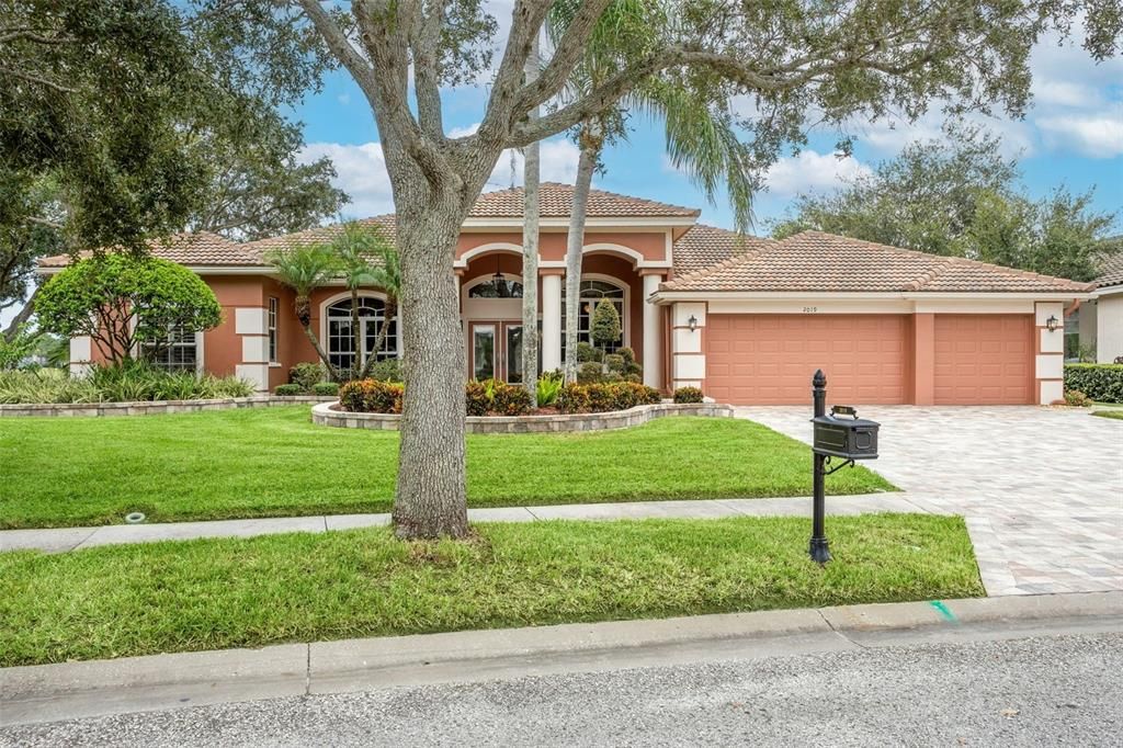 Под контрактом: $1,135,000 (4 спален, 3 ванн, 3502 Квадратных фут)