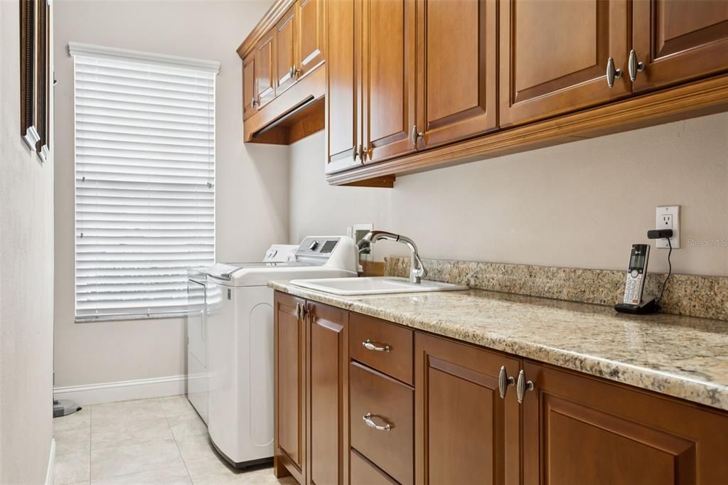 Под контрактом: $1,135,000 (4 спален, 3 ванн, 3502 Квадратных фут)