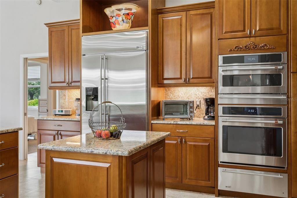 Под контрактом: $1,135,000 (4 спален, 3 ванн, 3502 Квадратных фут)