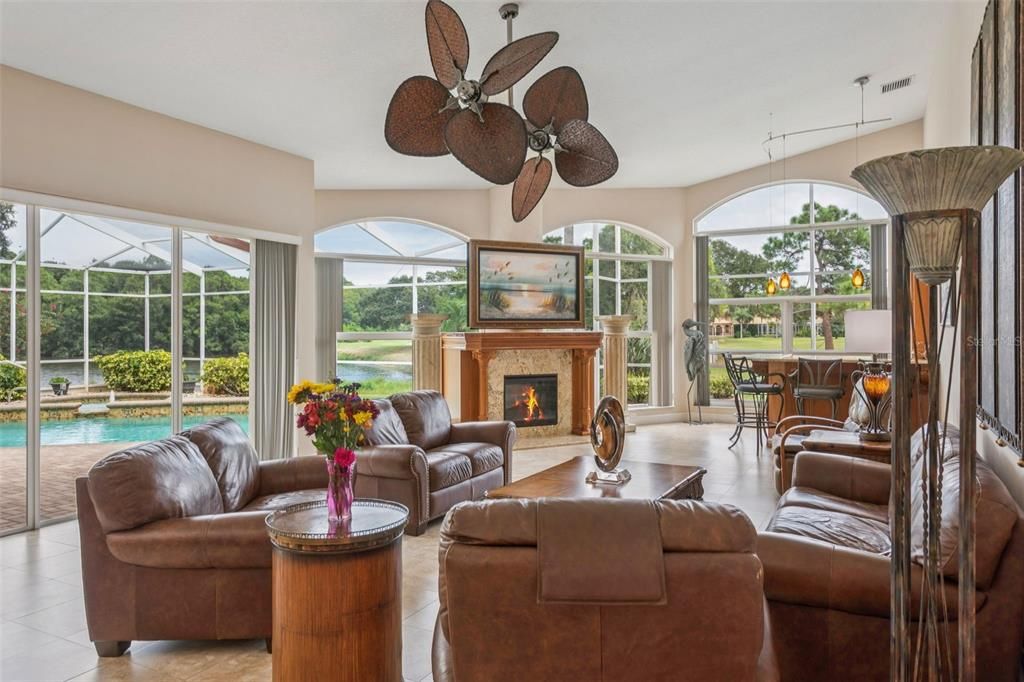 Под контрактом: $1,135,000 (4 спален, 3 ванн, 3502 Квадратных фут)