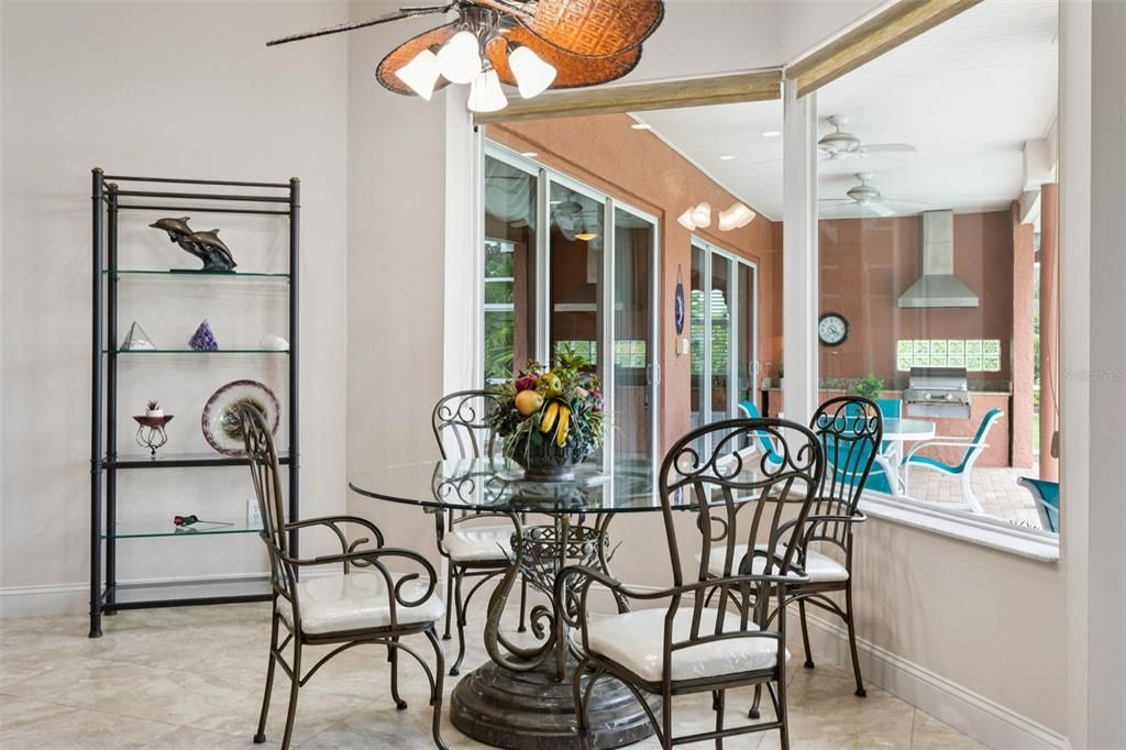 Под контрактом: $1,135,000 (4 спален, 3 ванн, 3502 Квадратных фут)