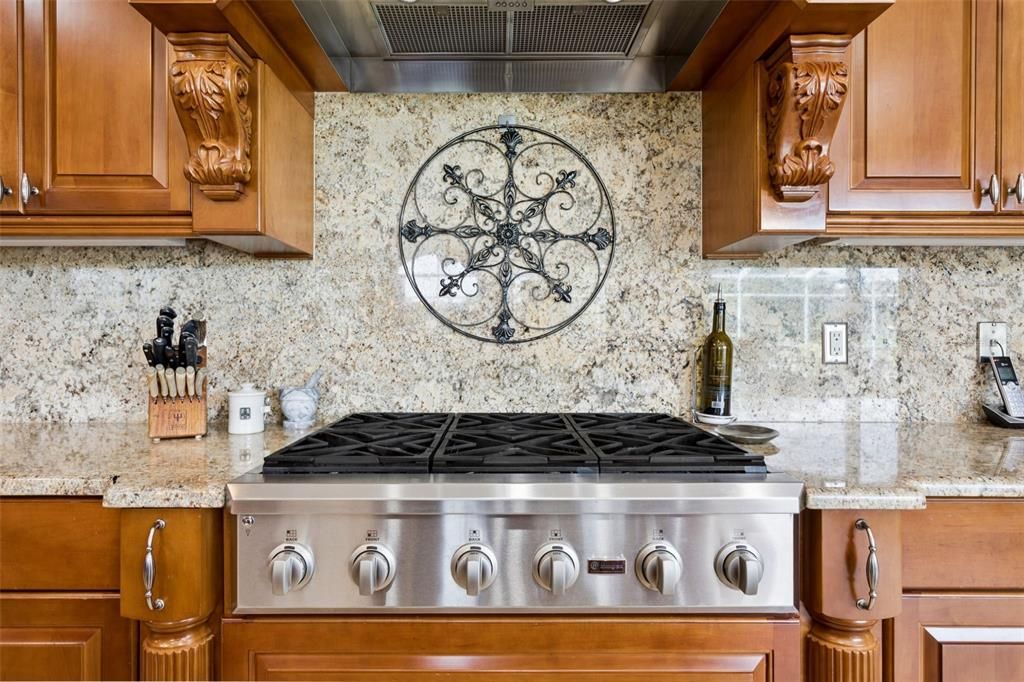 Под контрактом: $1,135,000 (4 спален, 3 ванн, 3502 Квадратных фут)