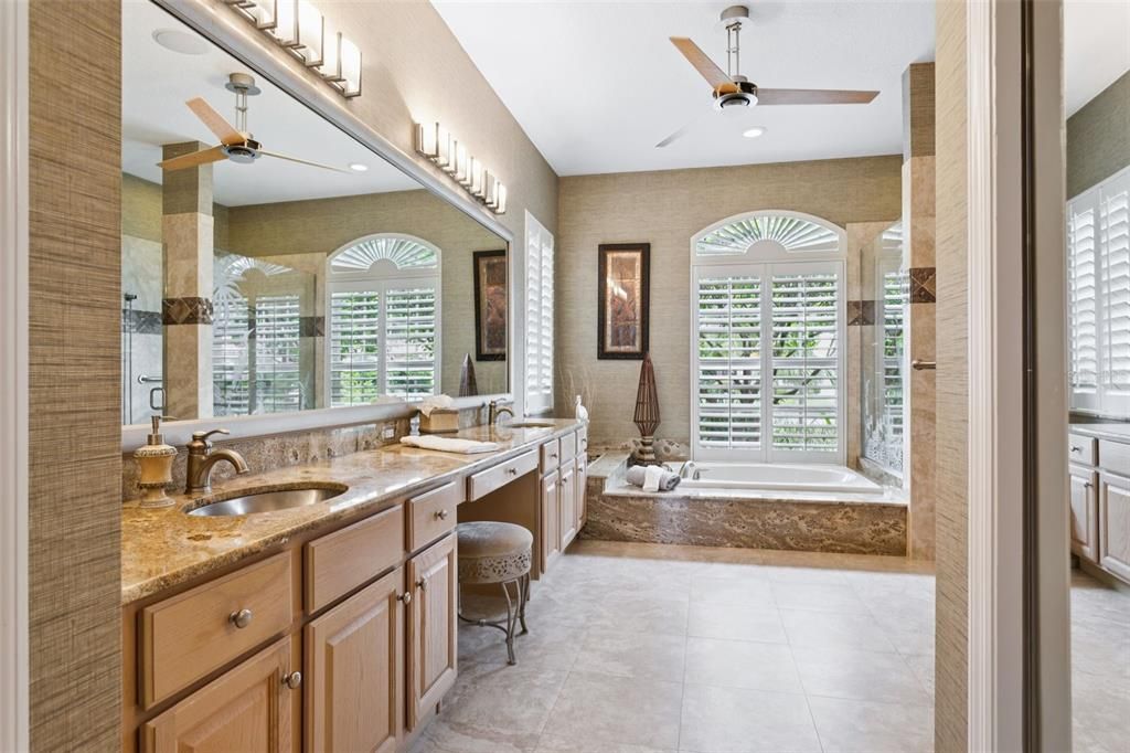 Под контрактом: $1,135,000 (4 спален, 3 ванн, 3502 Квадратных фут)