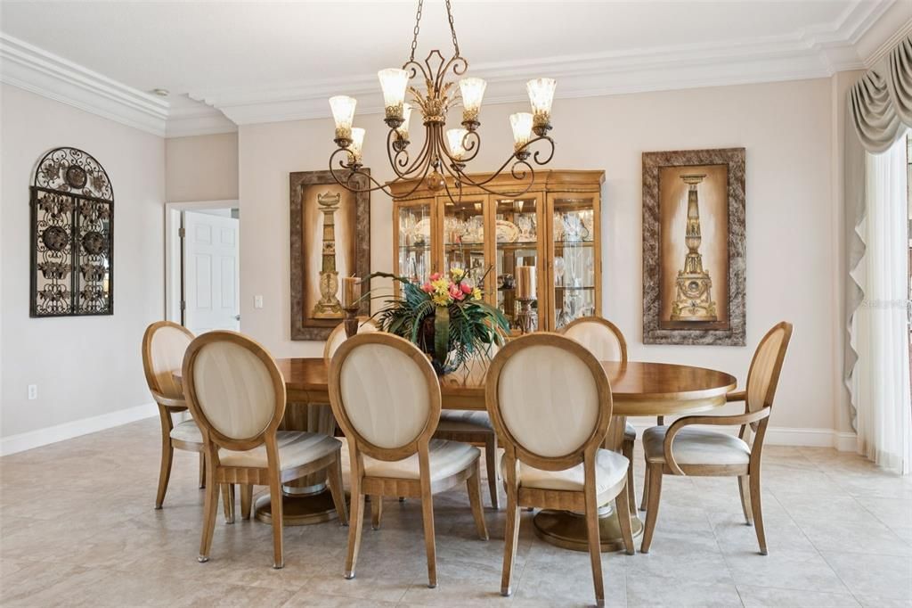 Под контрактом: $1,135,000 (4 спален, 3 ванн, 3502 Квадратных фут)