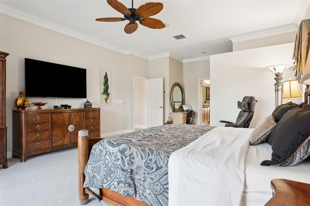 Под контрактом: $1,135,000 (4 спален, 3 ванн, 3502 Квадратных фут)