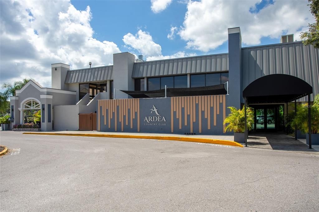 Под контрактом: $1,135,000 (4 спален, 3 ванн, 3502 Квадратных фут)