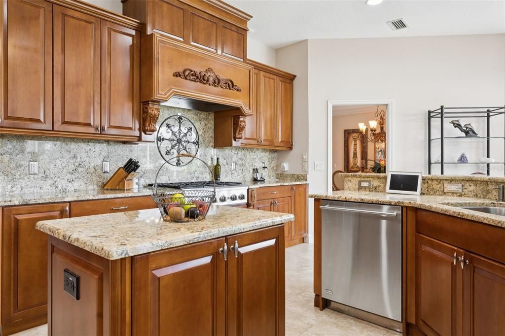 Под контрактом: $1,135,000 (4 спален, 3 ванн, 3502 Квадратных фут)