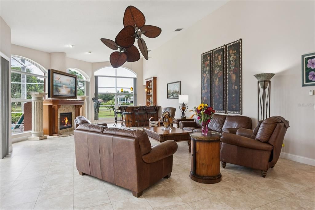 Под контрактом: $1,135,000 (4 спален, 3 ванн, 3502 Квадратных фут)