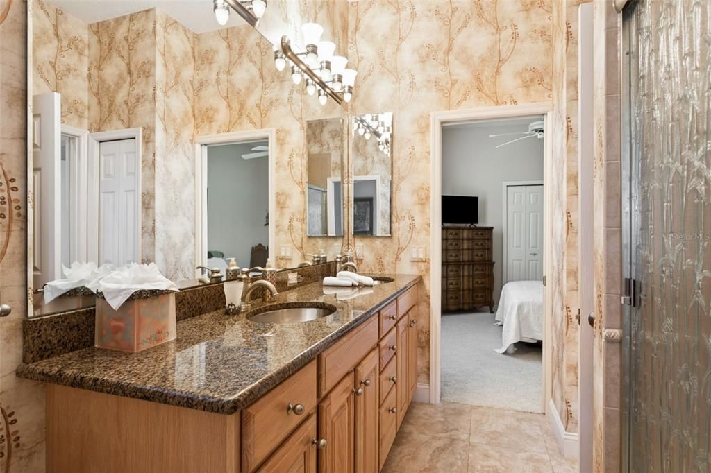 Под контрактом: $1,135,000 (4 спален, 3 ванн, 3502 Квадратных фут)