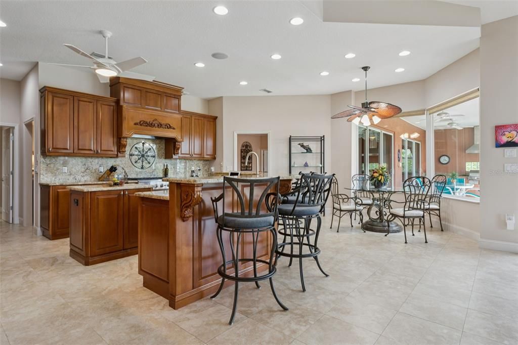 Под контрактом: $1,135,000 (4 спален, 3 ванн, 3502 Квадратных фут)