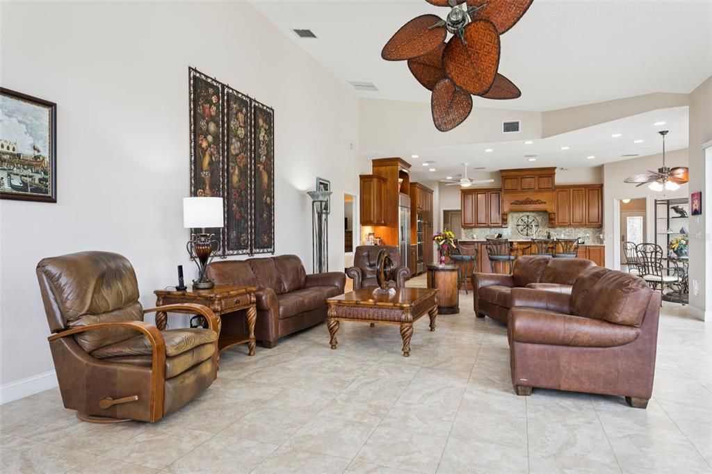 Под контрактом: $1,135,000 (4 спален, 3 ванн, 3502 Квадратных фут)