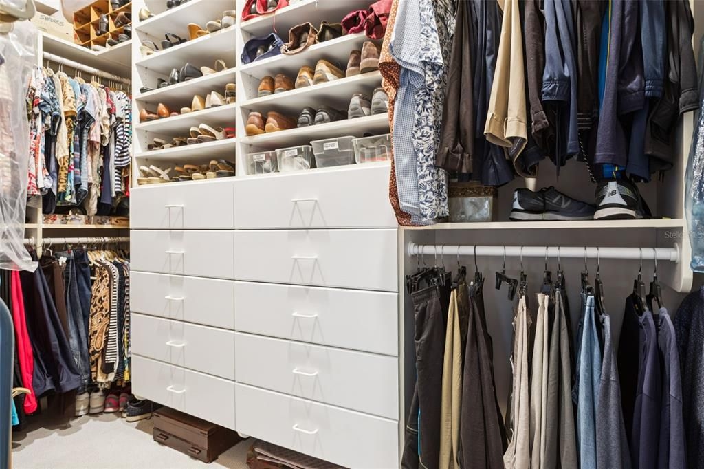 Под контрактом: $1,135,000 (4 спален, 3 ванн, 3502 Квадратных фут)