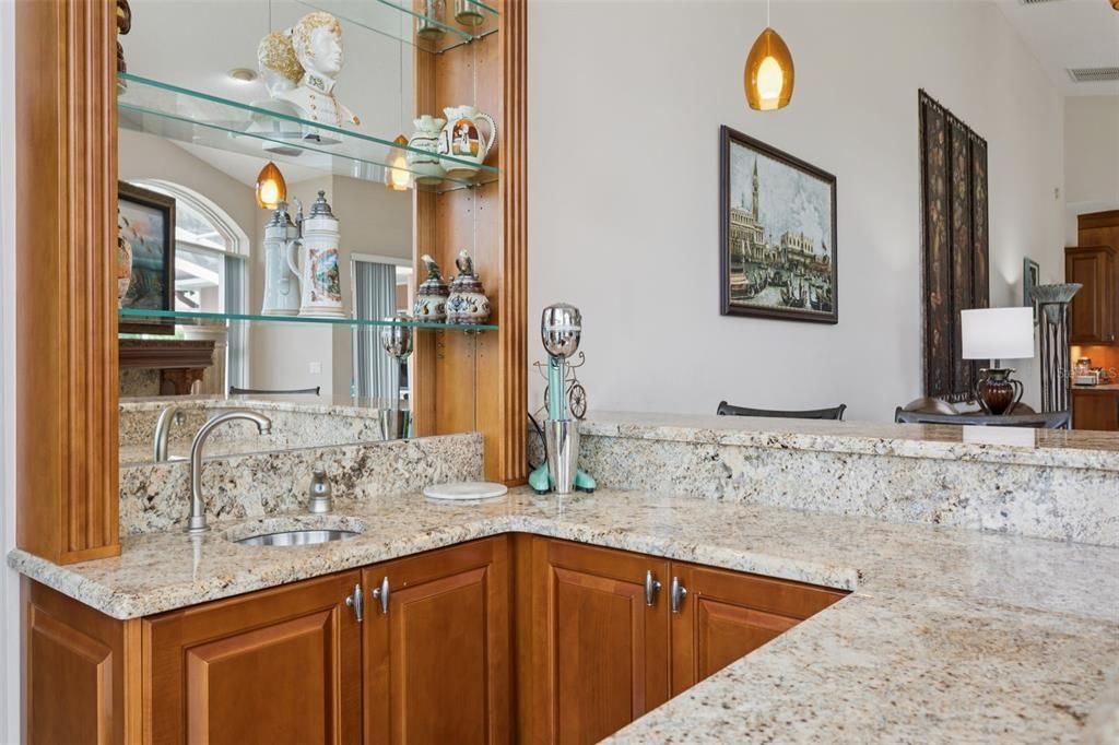 Под контрактом: $1,135,000 (4 спален, 3 ванн, 3502 Квадратных фут)