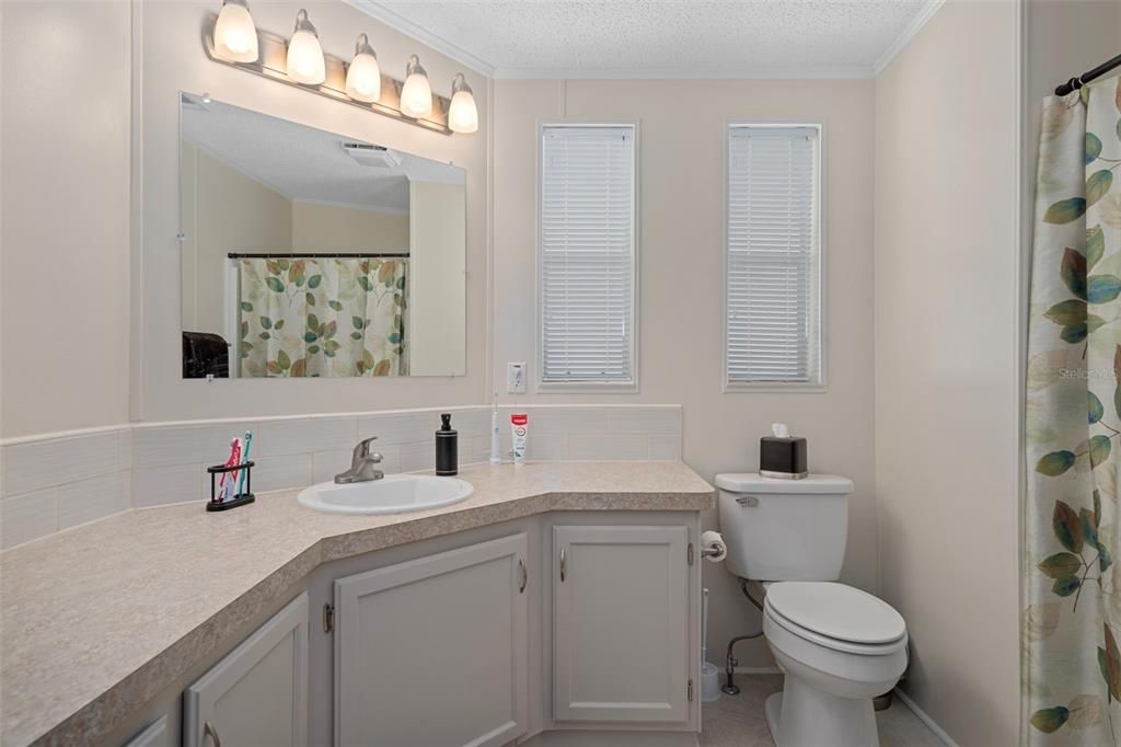 Active With Contract: $199,900 (2 beds, 2 baths, 1288 Square Feet)