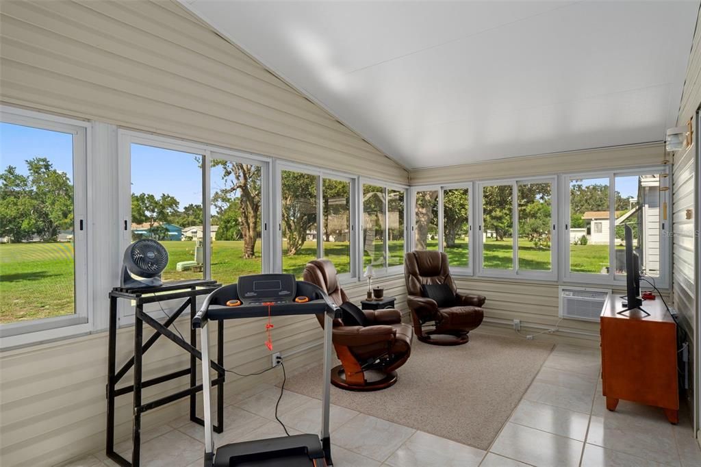 Active With Contract: $199,900 (2 beds, 2 baths, 1288 Square Feet)