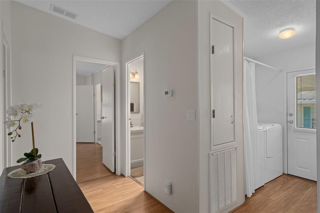 Active With Contract: $199,900 (2 beds, 2 baths, 1288 Square Feet)