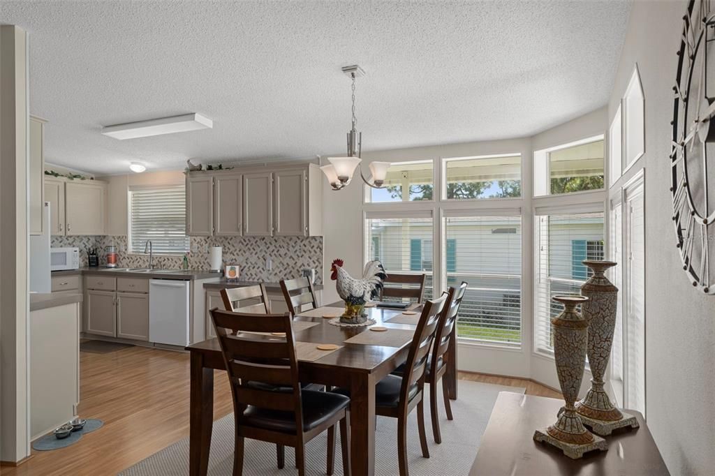 Active With Contract: $199,900 (2 beds, 2 baths, 1288 Square Feet)