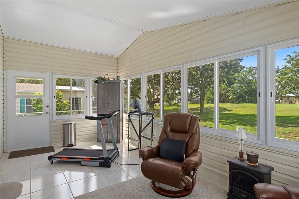 Active With Contract: $199,900 (2 beds, 2 baths, 1288 Square Feet)