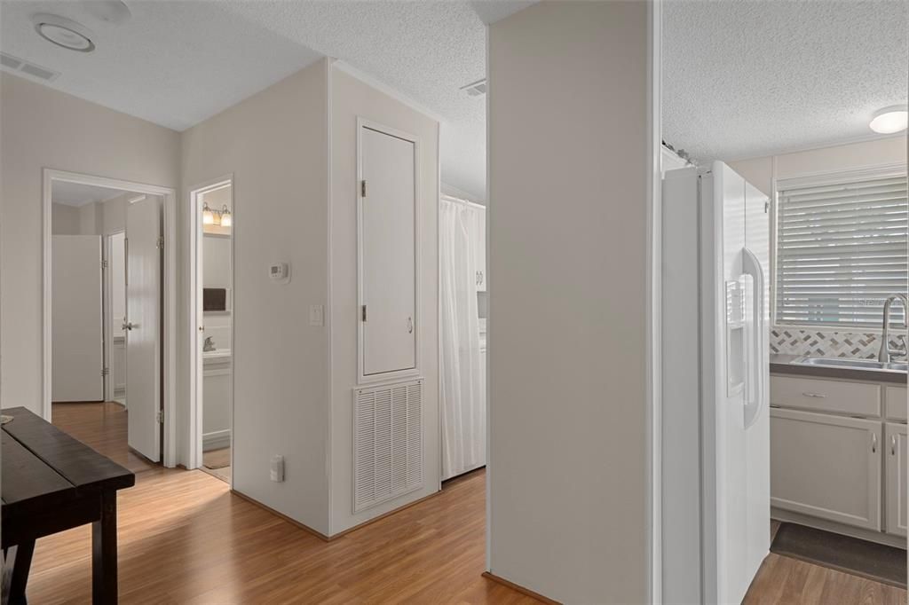 Active With Contract: $199,900 (2 beds, 2 baths, 1288 Square Feet)