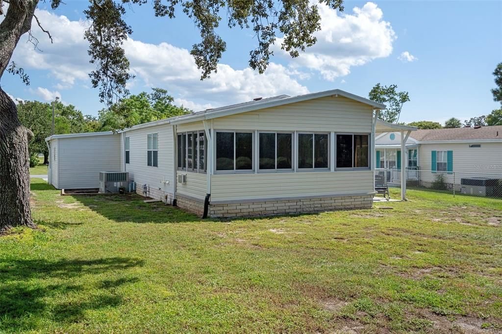 Active With Contract: $199,900 (2 beds, 2 baths, 1288 Square Feet)