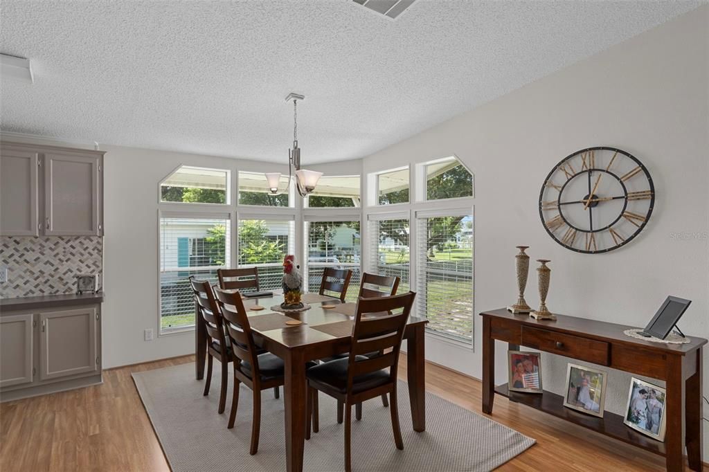 Active With Contract: $199,900 (2 beds, 2 baths, 1288 Square Feet)