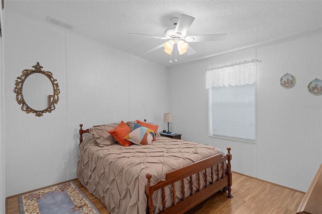 Active With Contract: $199,900 (2 beds, 2 baths, 1288 Square Feet)